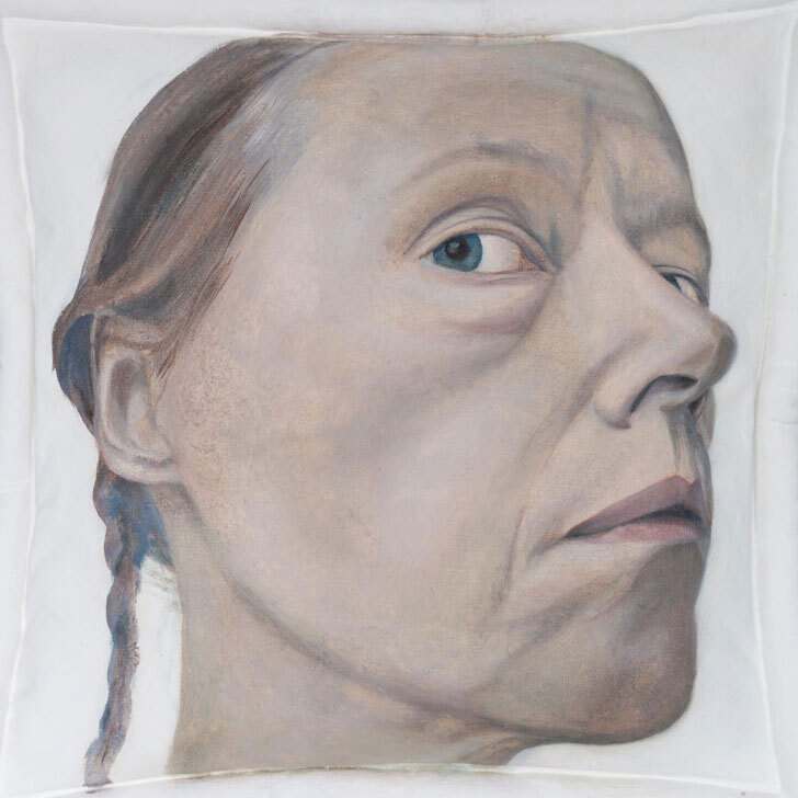 Lorene 1 - 2010 - olieverf op doek, polyester vulling - 36x36x7 cm